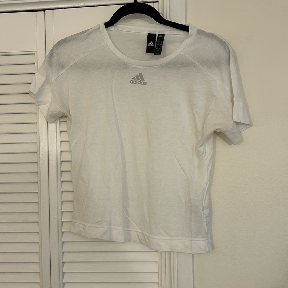 Size medium adidas tshirt, like new